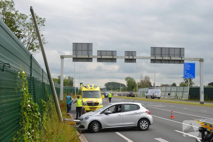 Gewonde en flinke schade na eenzijdige aanrijding