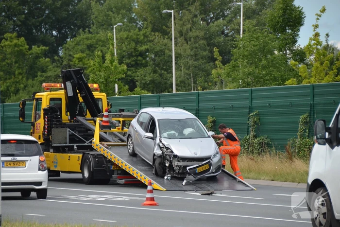 Gewonde en flinke schade na eenzijdige aanrijding