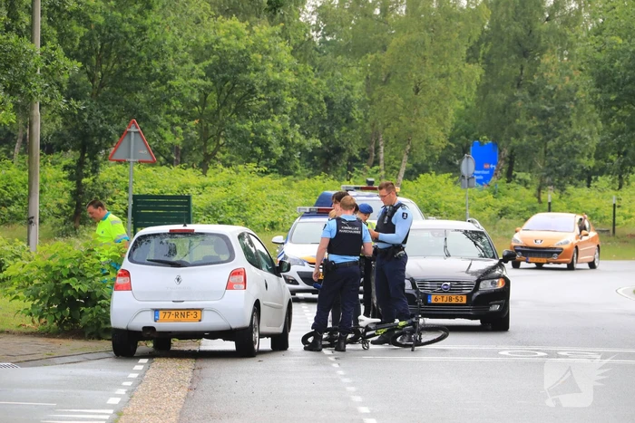 Verkeersongeval tussen auto en mountainbiker