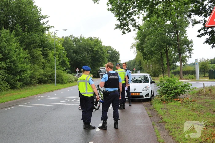 Verkeersongeval tussen auto en mountainbiker