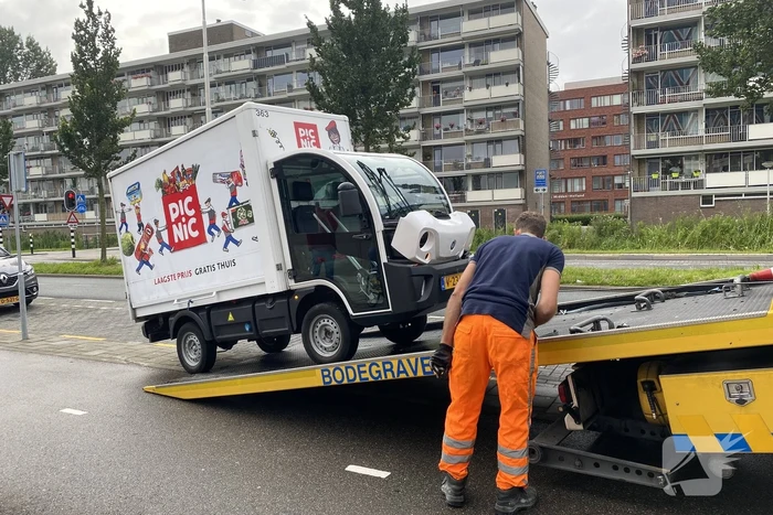 Picnic wagen beschadigd bij eenzijdige botsing