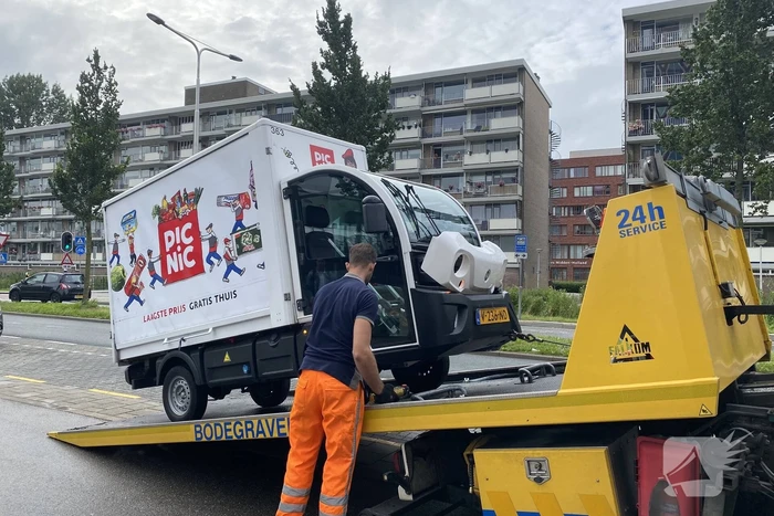 Picnic wagen beschadigd bij eenzijdige botsing
