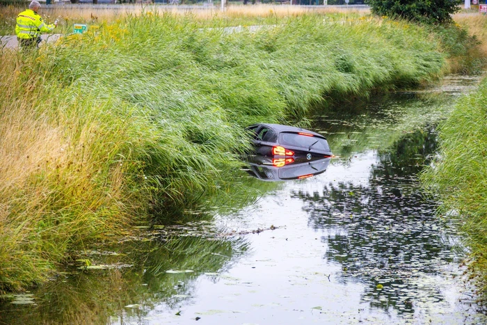 Auto te water geraakt