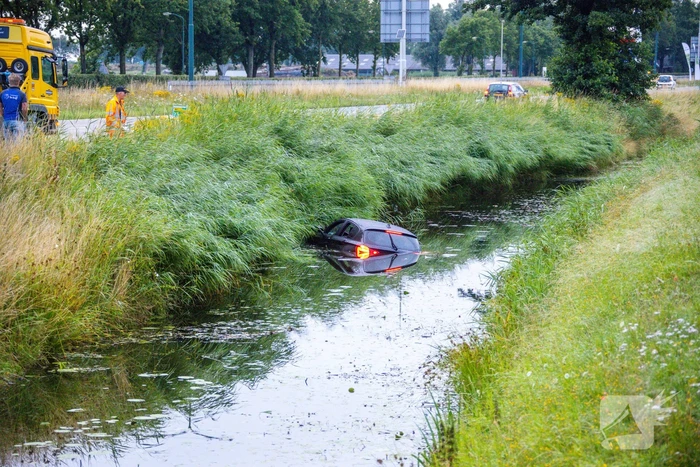 Auto te water geraakt
