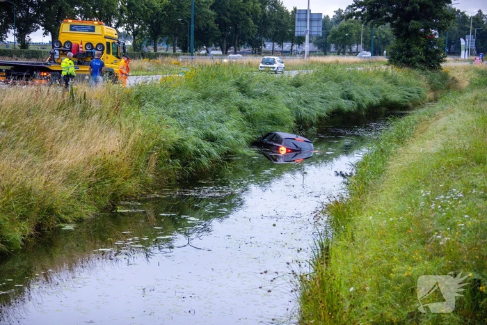 Auto te water geraakt