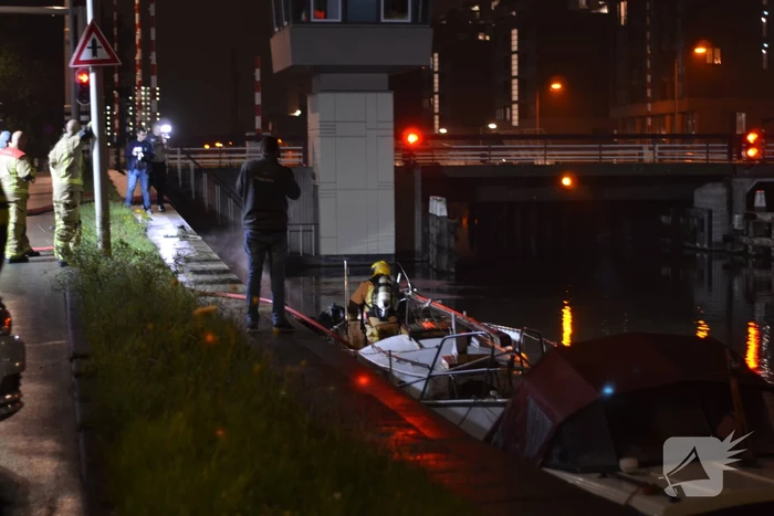 Brand aan boord van boot aan de Neherkade