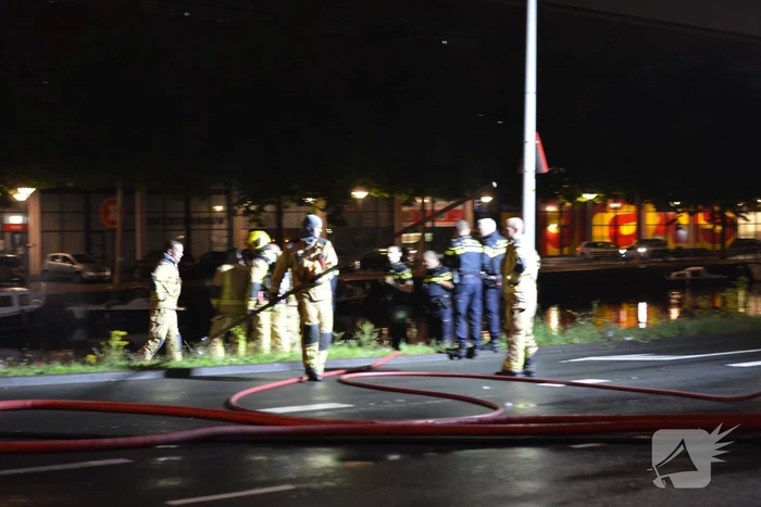Brand aan boord van boot aan de Neherkade