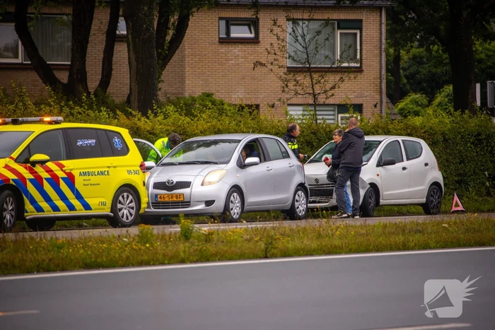 Twee auto's betrokken bij kop-staartbotsing