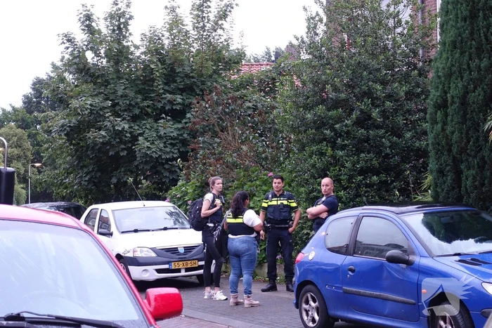 Politie valt woning binnen