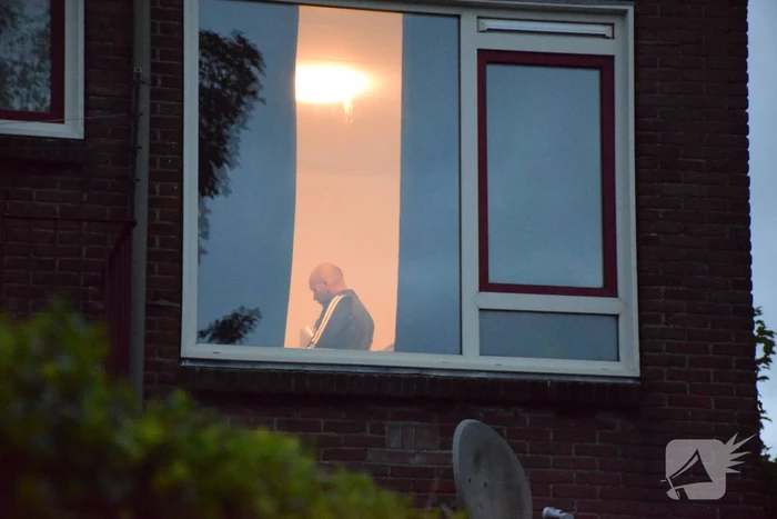Politie valt woning binnen