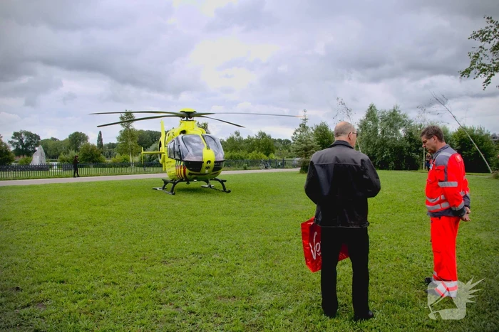 Traumahelikopter landt in Burgemeester Reinaldpark
