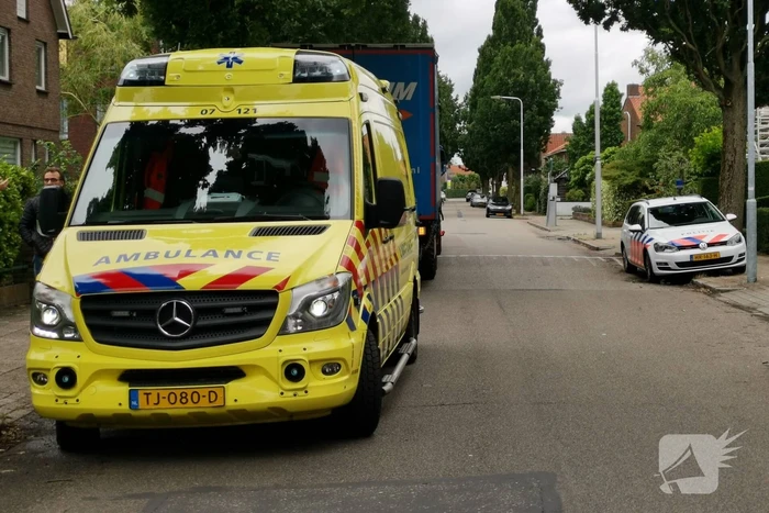 Vrachtwagenchauffeur rijdt fietsster aan