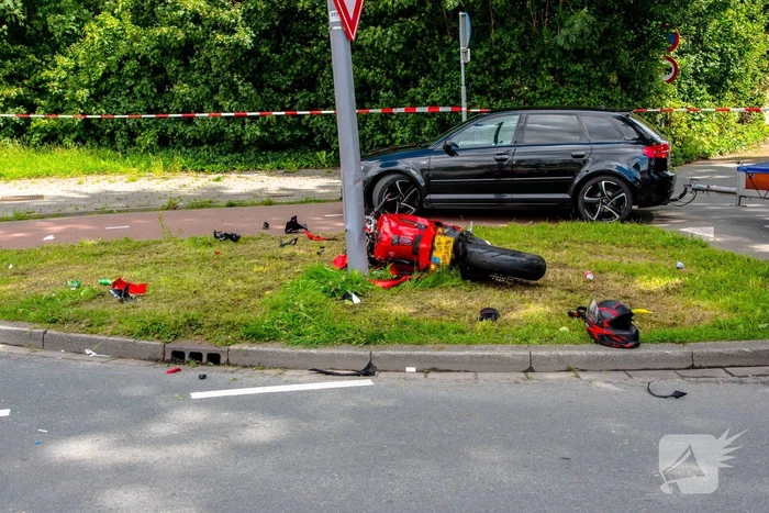 Motorrijder zwaargewond na eenzijdig ongeval