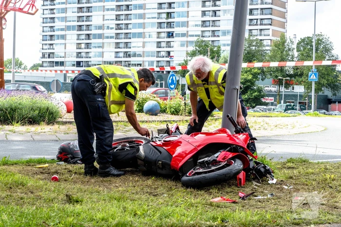 Motorrijder zwaargewond na eenzijdig ongeval