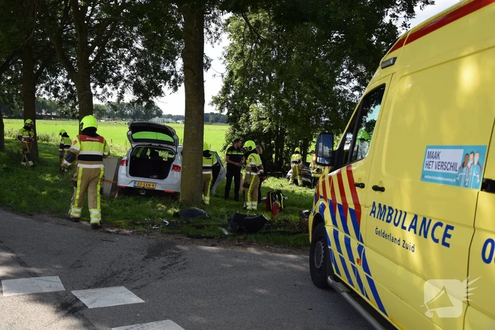 Auto belandt in sloot na ongeval