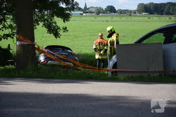 Auto belandt in sloot na ongeval