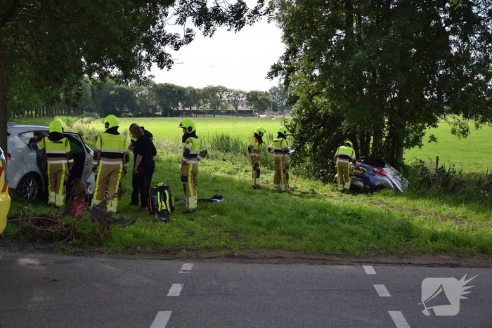 Auto belandt in sloot na ongeval
