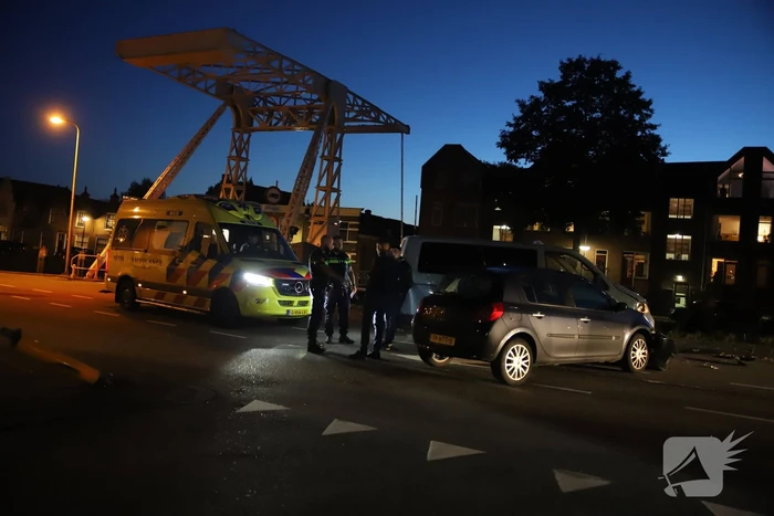 Gewonde na aanrijding met taxibus
