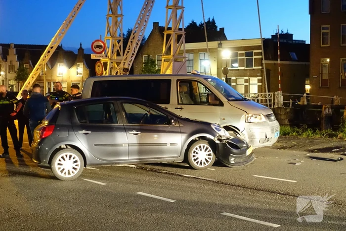 Gewonde na aanrijding met taxibus