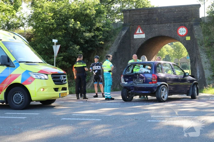 Gewonde en flinke schade bij kop-staartaanrijding