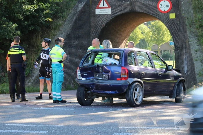 Gewonde en flinke schade bij kop-staartaanrijding