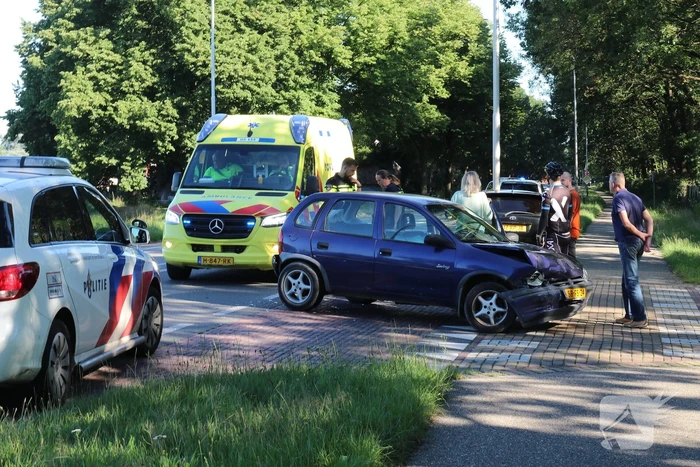 Gewonde en flinke schade bij kop-staartaanrijding
