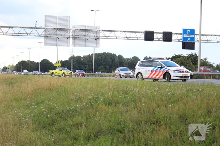 Flinke schade na ongeval tussen drie auto's en vrachtwagen