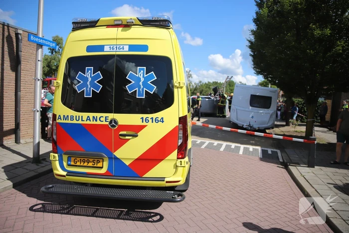 Gewonde nadat auto op de kant beland