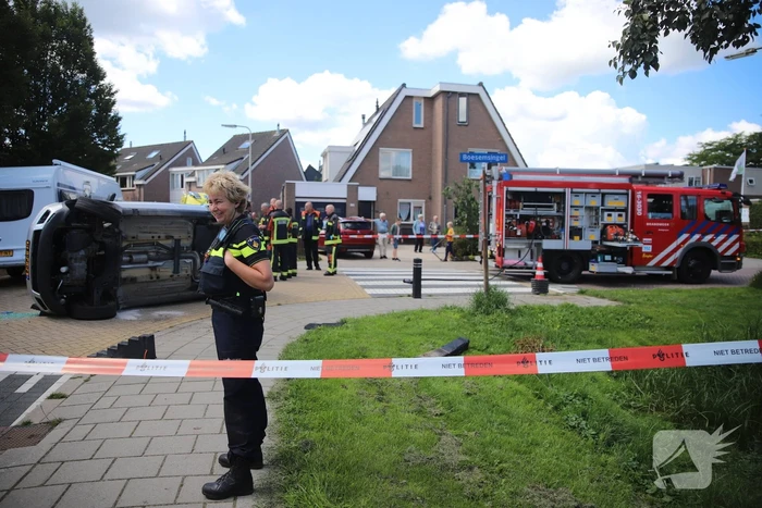 Gewonde nadat auto op de kant beland