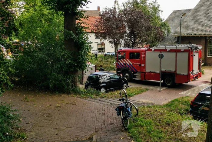 Straat afgezet na brand in woning