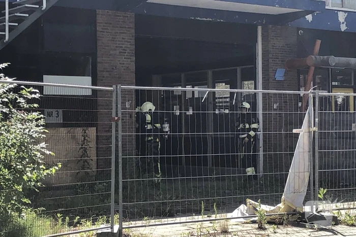 Brand in voormalig autoschadeherstelbedrijf