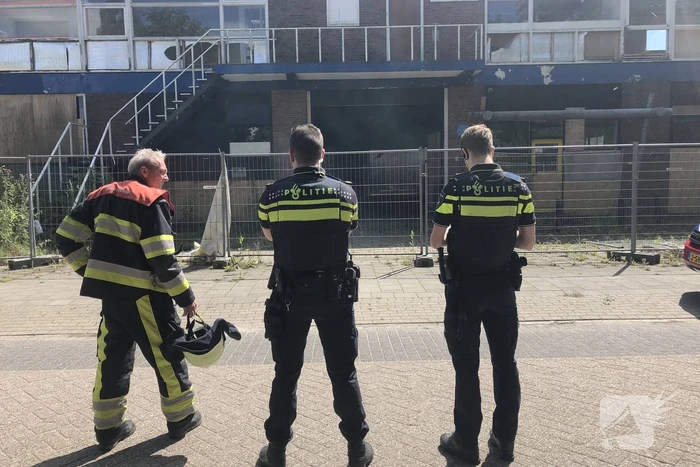 Brand in voormalig autoschadeherstelbedrijf