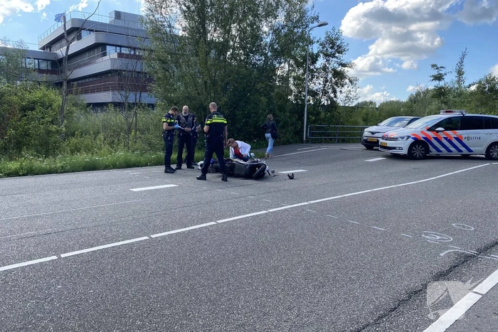 Scooterrijder ernstig gewond bij verkeersongeval