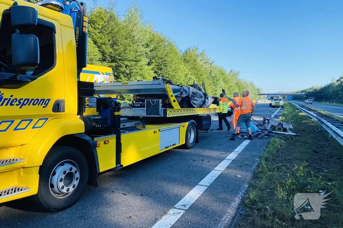 Omstanders redden bestuurder uit brandende auto