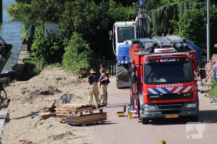 Zeilbootje breekt mast af onder Algerabrug