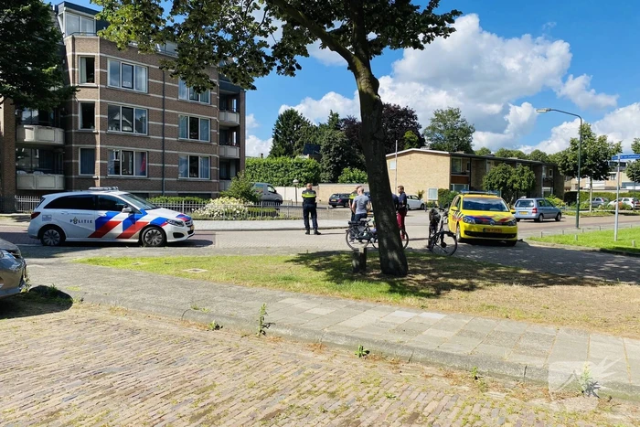 Twee fietsers botsen op elkaar