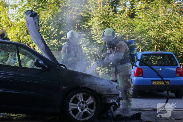 Auto totaal verwoest door brand