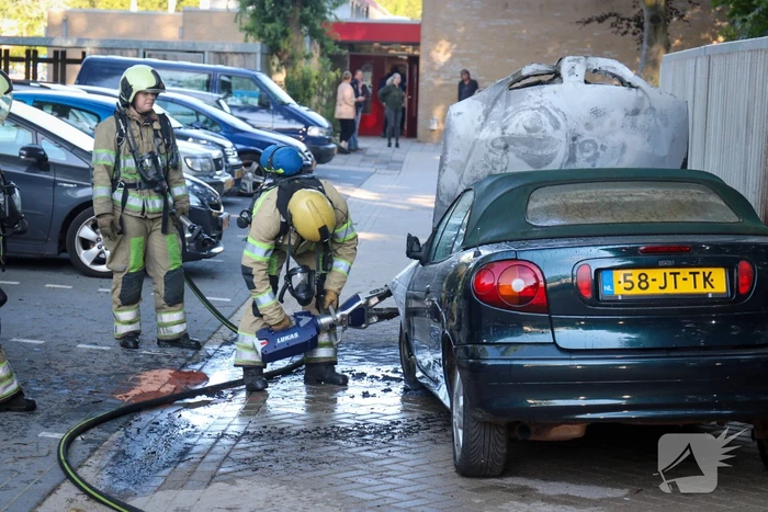 Auto totaal verwoest door brand