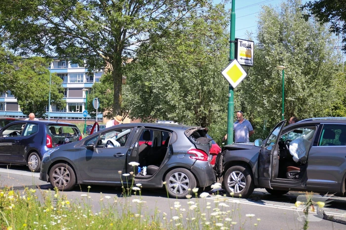 Veel schade bij kettingbotsing