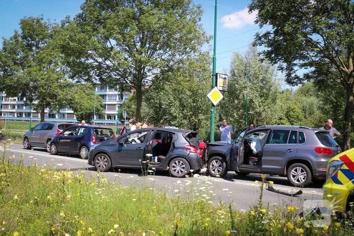 Veel schade bij kettingbotsing