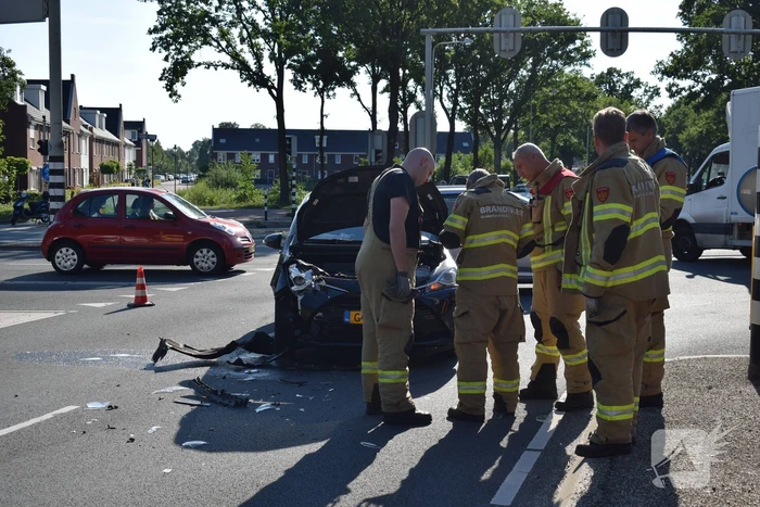 Schade na botsing op kruispunt