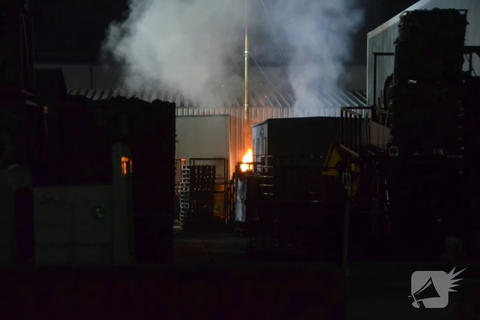 Flinke rookontwikkeling bij brand op industrieterrein
