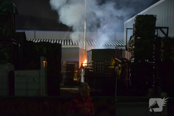 Flinke rookontwikkeling bij brand op industrieterrein