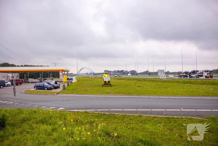 Traumahelikopter strandt naast A1