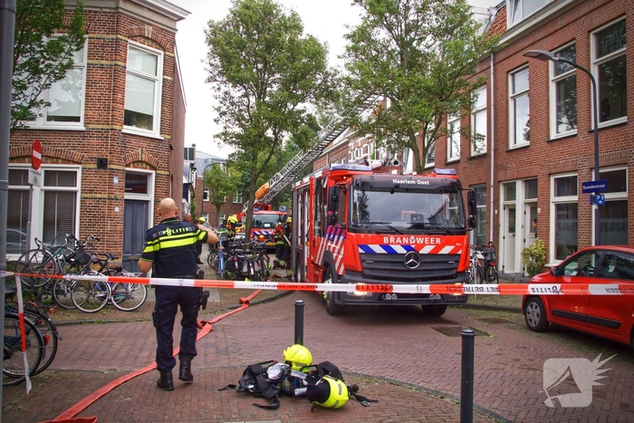 Persoon overleden bij woningbrand; verdachte aangehouden
