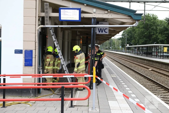 Station Nijkerk deels afgesloten door mogelijke brand