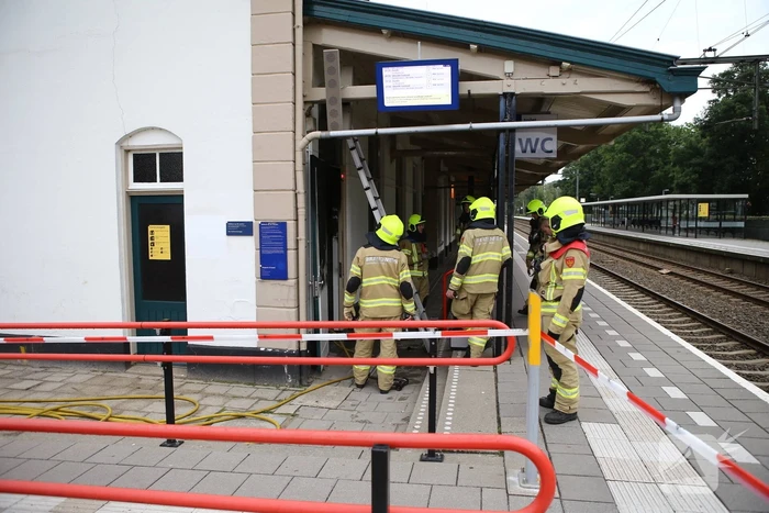Station Nijkerk deels afgesloten door mogelijke brand