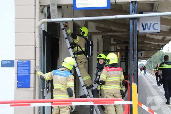 Station Nijkerk deels afgesloten door mogelijke brand
