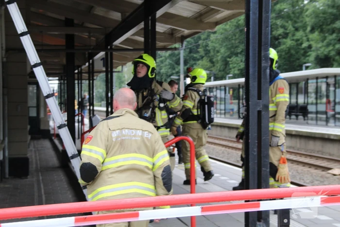 Station Nijkerk deels afgesloten door mogelijke brand