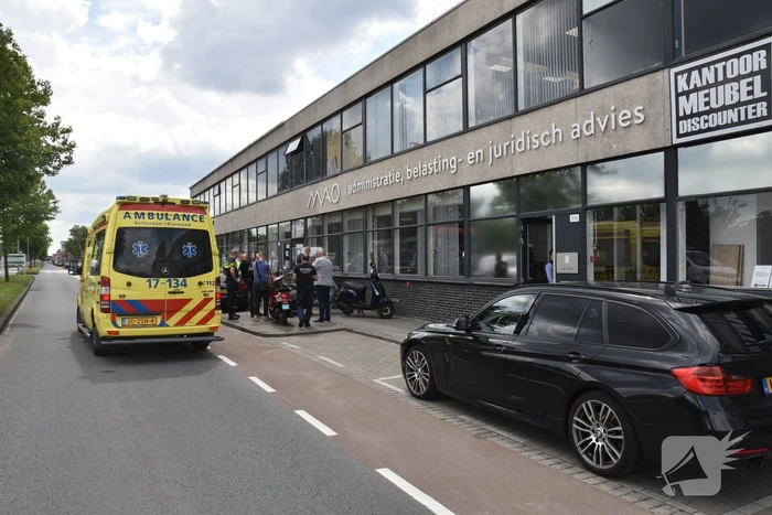 Gewonde bij aanrijding tussen scooter en auto